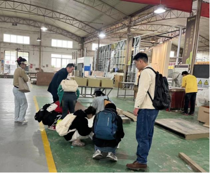 裝配式設計研發工作坊 建筑藝術學院研究生團隊走進廣西華輝裝飾集團，共探建筑裝潢材料新趨勢